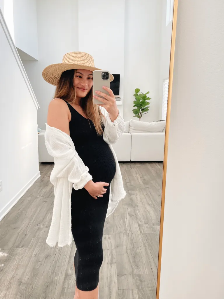 Fashionably Chic Modest Dresses For Moms-To-Be: Comfortable Meets Style 101